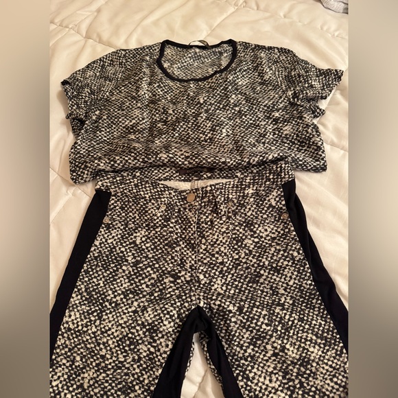 Roberto Cavalli print pants, skinny with black stripes and silk T-shirt with pr - Picture 1 of 13